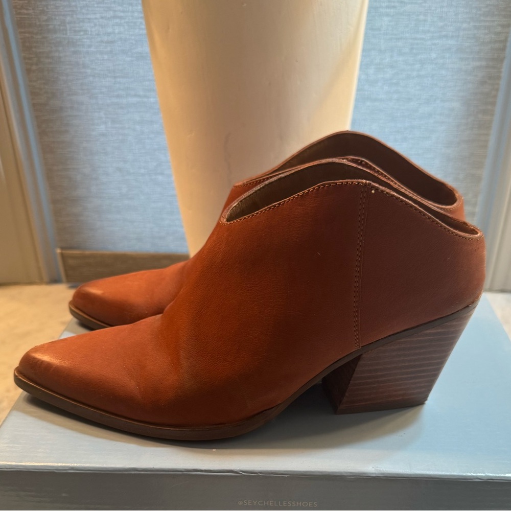 Seychelles Fancy Affair Low Cut Boot/Mule Size 8 Cognac Nubuck